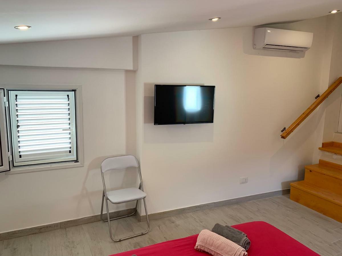 Deni'S Apartments Per 4 Syracuse Exterior foto